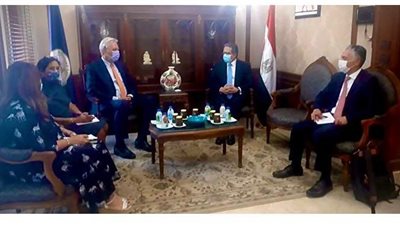 وزير السياحة والآثار يبحث سبل تعزيز التعاون مع سفير هولندا بالقاهرة