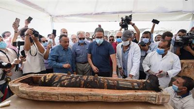 سفراء العالم يشيدون بالكشف الأثري في سقارة