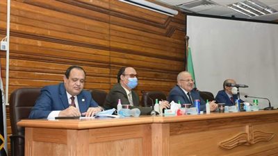 رئيس جامعة القاهرة: نمر بمرحلة تاريخية في التحول إلى جامعة ذكية من الجيل الثالث