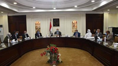 وزير الإسكان يتابع إعداد الاشتراطات التخطيطية والبنائية لضبط العمران في 3 محافظات