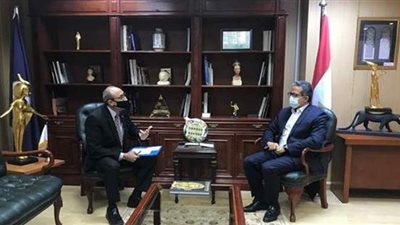 وزير السياحة والآثار يناقش دعم نقابة المرشدين ويوجه بدعمهم