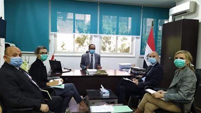 نائب وزير الإسكان يبحث مع ممثلى السفارة الفرنسية آخر تطورات مشروع إعادة استخدام المياه ببنى سويف