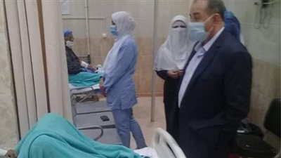 مدير التأمين الصحي بالشرقية يفاجئ  المركز الطبى  بالعاشر للاطمئنان على الخدمة