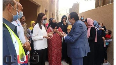 توزيع مواد غذائية وطلبات للقوى العاملة في اليوم الـ3 لقافلة دعم أهالي عشش السودان | صور