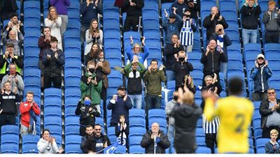 روابط الأندية والاتحاد الإنجليزي يطالبون الحكومة بعودة الجماهير للملاعب