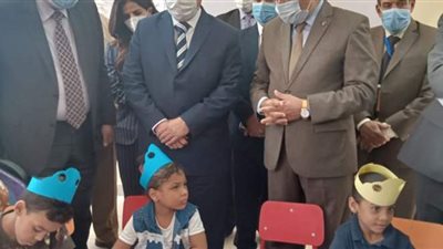 محافظ القاهرة يتفقد القافلة التنموية بالمحروسة