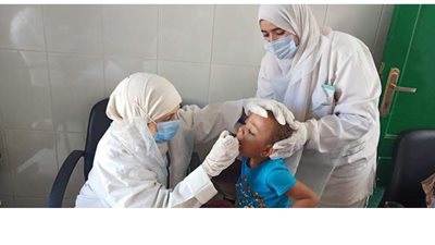 فحص 1420 حالة في قافلة طبية بقرية تل العمارنة بمركز ديرمواس بالمنيا