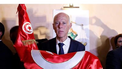 الرئيس التونسي يأمر بتجديد أسطول الطائرات العسكرية