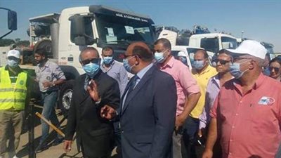 محافظ الإسماعيلية ورئيس شركة المياه يتفقدان معدات مواجهة السيول والأزمات