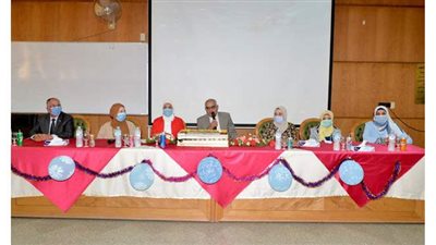 رئيس جامعة المنصورة يهنئ العاملين والطلاب بكلية التمريض بتجديد اعتمادها