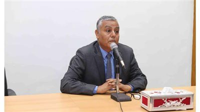 رئيس جامعة جنوب الوادى يناقش خطة بدء العام الدراسى الجديد