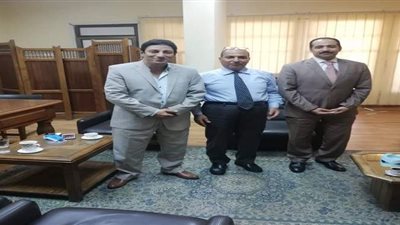 نقيب البيطريين يبحث مشكلة تدريب غير الأطباء بمركز الألبان بسخا