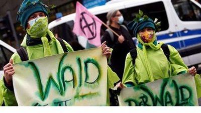 ناشطون بيئيون يغلقون الطرق والجسور المؤدية إلى البرلمان الألماني