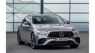 مرسيدس AMG E63 S 2021 بترقيات السيارات خارقة الأداء
