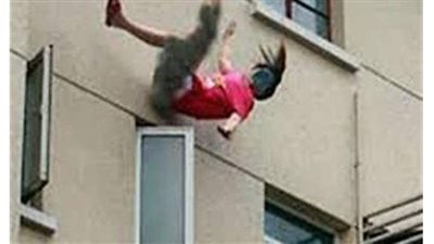 النيابة تطلب التحريات بواقعة سقوط فتاة من أعلى منزلها في أكتوبر