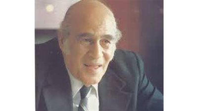 الكاتب مصطفى أمين يقدم التحية لقائد النصر