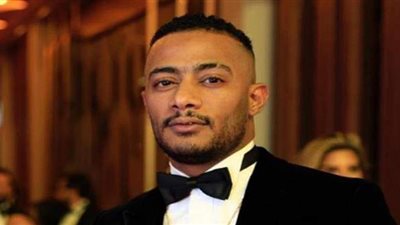 محمد رمضان  على سطح 