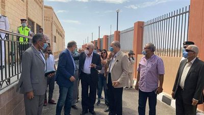 محافظ جنوب سيناء يتفقد سوق بدر الحضري بطور سيناء