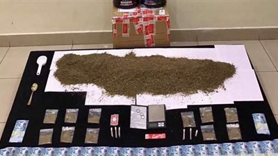 حبس عامل متهم بترويج المواد والعقاقير المخدرة في الجيزة