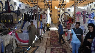 إقبال متوسط على معارض 