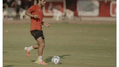 أيمن أشرف يشكو من شد في السمانة