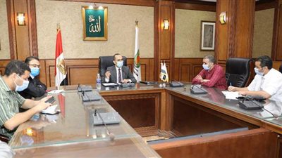 نائب محافظ سوهاج يعقد اجتماعا مع اللجنة الفنية للمراكز التكنولوجية