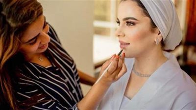 اعرفى أفضل طريقة لإزالة المكياج من البشرة
