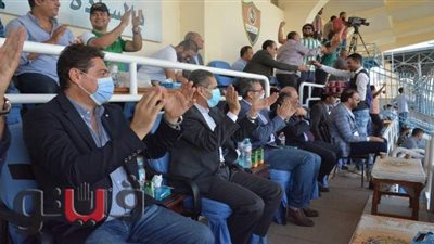 محافظ الغربية يؤازر فريق غزل المحلة في صعوده للدوري الممتاز