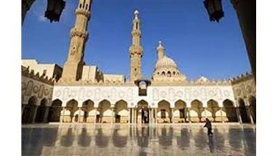 لجنة من السياحة والآثار تتفقد الجامع الأزهر بعد نشوب حريق داخله