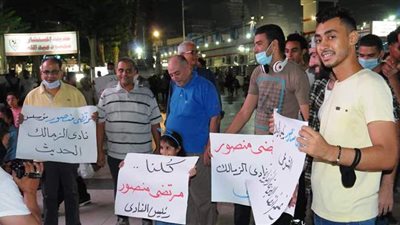 أعضاء الزمالك ينظمون وقفة تضامنية لمساندة مرتضى منصور ضد الأولمبية