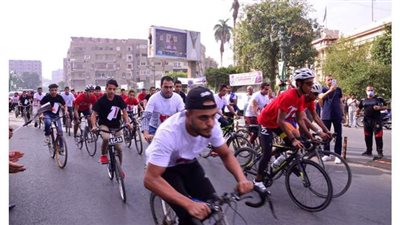 ٢٥٠ شاب وفتاة يشاركون في مارثون الدراجات الهوائية  في أسيوط | صور