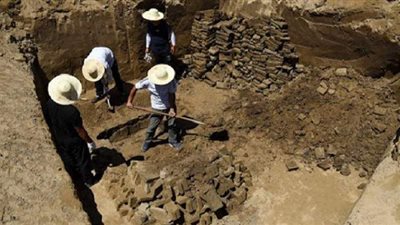 أثريون يكتشفون مقابر تعود لألف سنة بمدينة 