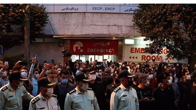 إيران تعطل الإنترنت غداة احتجاجات عارمة ضد خامنئي في طهران | فيديو