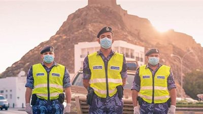 سلطنة عمان تفرض حظر تجول ليلي لاحتواء كورونا