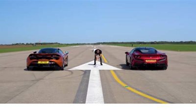 سباق للتسارع بين فيراري F8 تريبوتو ومكلارين 720S