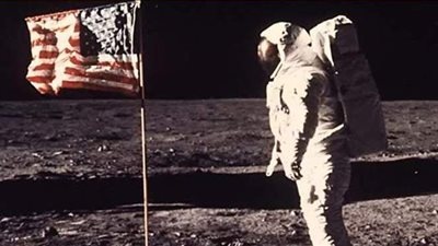 ناسا تختبر بدلات رواد الفضاء للعمل تحت سطح الماء