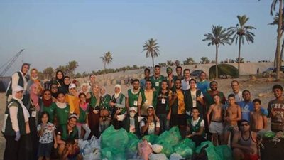 لحماية الحياة البرية والبحرية.. إطلاق مبادرة لتنظيف شواطئ العريش من البلاستيك