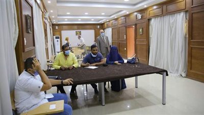 رئيس جامعة الأقصر في جولة تفقدية لكلية الألسن | صور