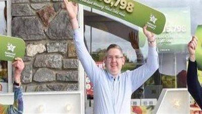 بعد 25 عامًا من المحاولات.. عائلة أيرلندية تفوز بأغرب جائزة يانصيب