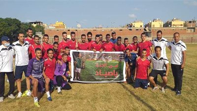 لاعبو فاقوس يرتدون  الشارات السوداء حدادا على وفاة أحمد الصياد لاعب الفريق