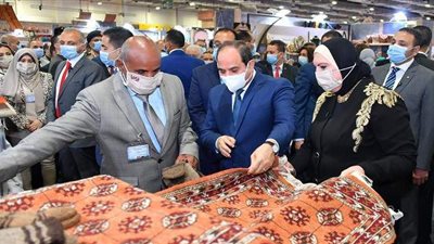 السيسي يتفقد معرض تراثنا للحرف اليدوية والتراثية