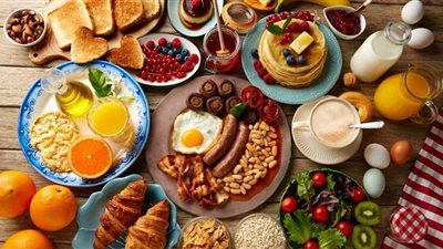 5 أفكار لأطعمة تناوليها في فطورك لشباب دائم