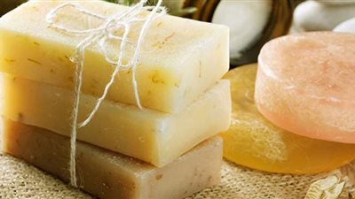 اصنعي بنفسك صابونًا عطريًا وصحيًا لنعومة ونضارة جسمك