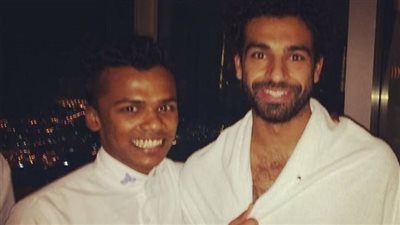 محمد صلاح يؤدي مناسك «العمرة»