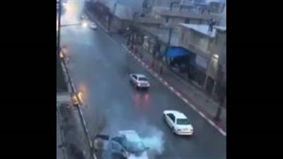 بالفيديو.. لحظة ضرب صاعقة رعدية لسيارة أثناء سيرها على طريق سريع