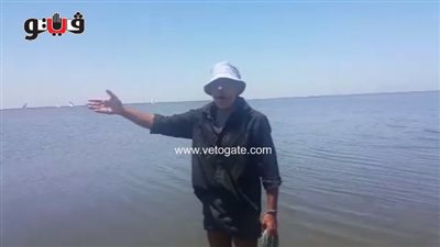 بالفيديو.. صياد يستغيث بالسيسي: مافيا الزريعة يدمرون بحيرة البرلس