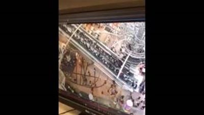 بالفيديو.. لقطات مروعة لسلم كهربائي يسير عكس الاتجاه ويصيب 18 شخصا