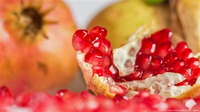 الرمان المُجمد يتسبب في وفاة سيدة أسترالية