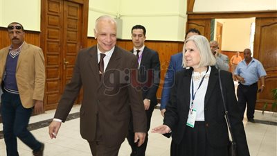 محافظ القاهرة يستقبل الأمين المساعد لجامعة الدول العربية (صور)