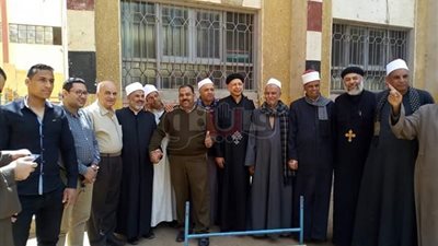 قساوسة وأئمة أسيوط «يد واحدة» أمام لجان الانتخابات